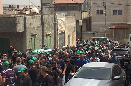 فيديو: الالاف يشاركون في تشييع جثمان الشيخ عبد الله نمر درويش في كفر قاسم 